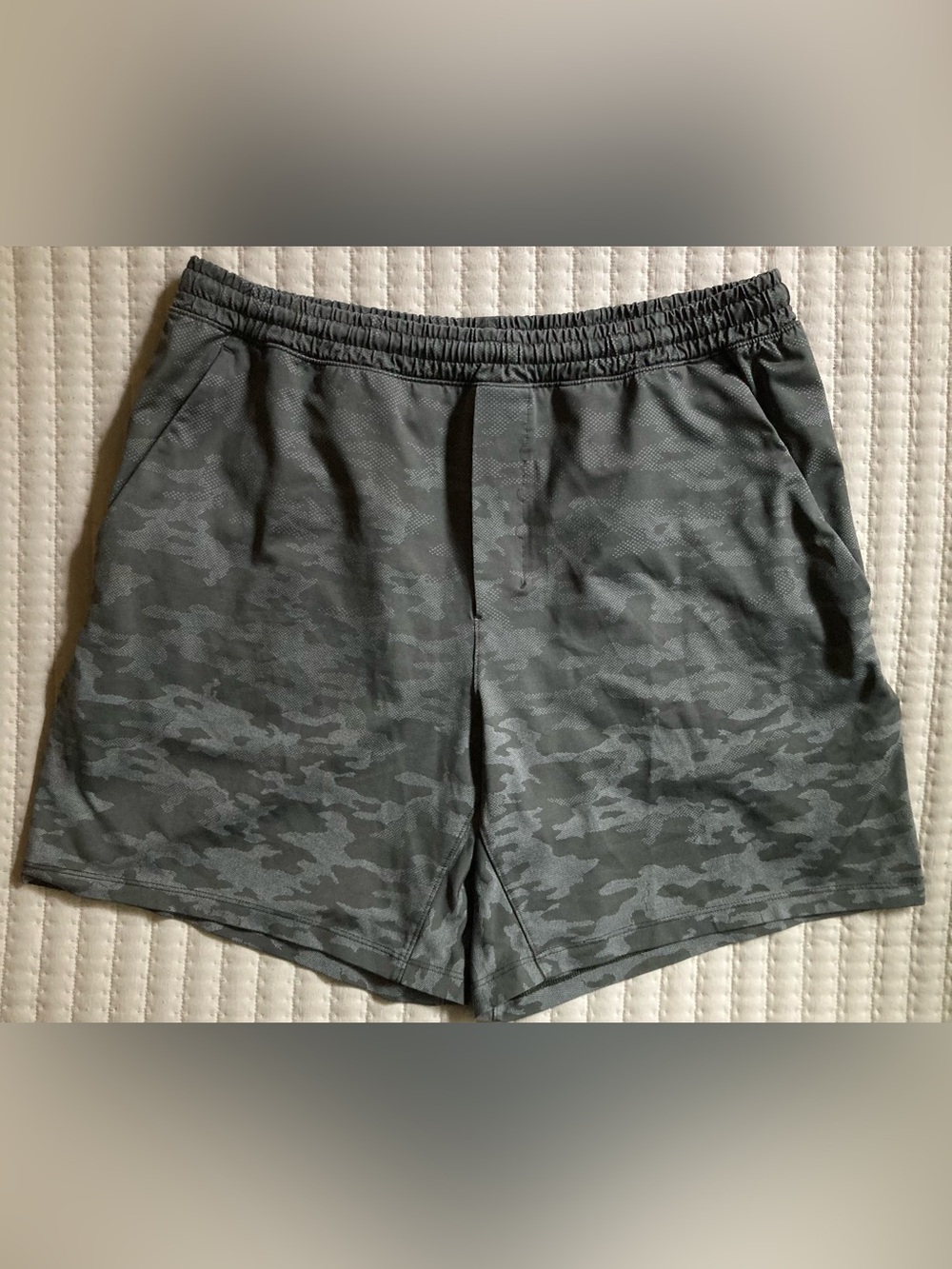 Lululemon Pace Breaker Athletic Shorts Men’s Large 7” Green Camo Gym Running